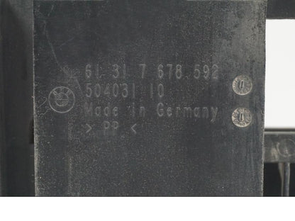 Snett nerifrån på Motronic styrenhet från en BMW R 1200 GS -2005 motorcykel.