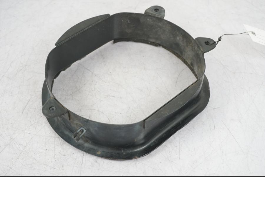 Baksidan på Vattenkylfläktfäste från en Suzuki VZ 800 -2000 motorcykel.