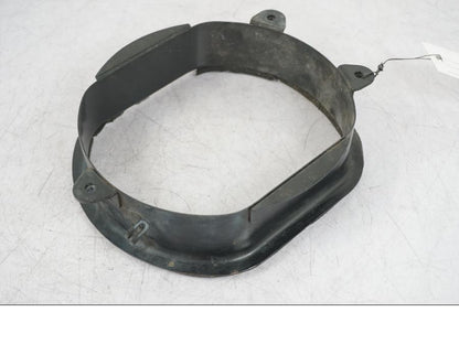 Baksidan på Vattenkylfläktfäste från en Suzuki VZ 800 -2000 motorcykel.