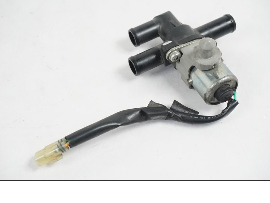 Snett nerifrån på Second Air från en Yamaha YZF 1000 R1 -2007 motorcykel.