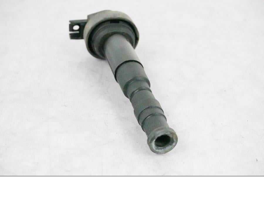 Höger sida på Tändspole från en BMW K 1200 S -2005 motorcykel.