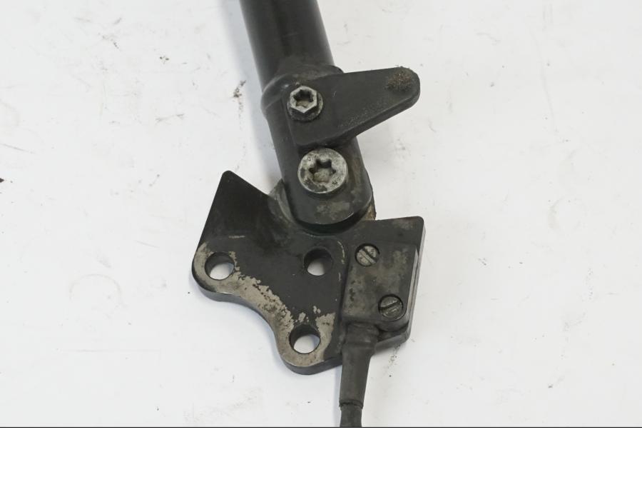 Vänster sida på Sidostöd från en KTM 690 Duke -2016 motorcykel.