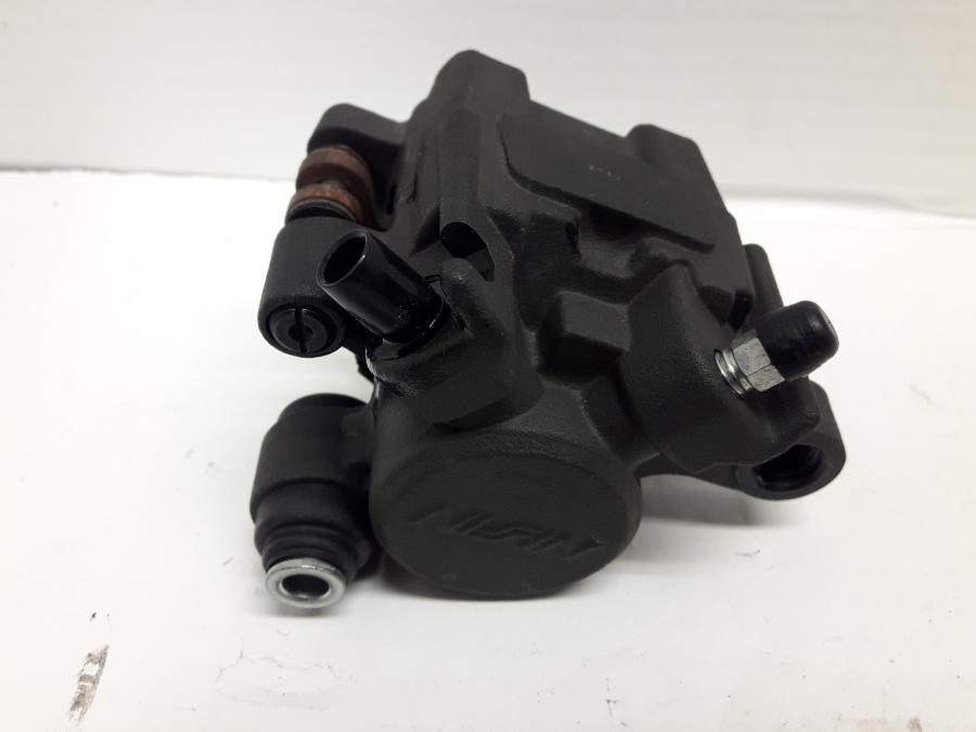 Framsidan på Bromsok från en Suzuki GSX-S 1000 -2018 motorcykel.