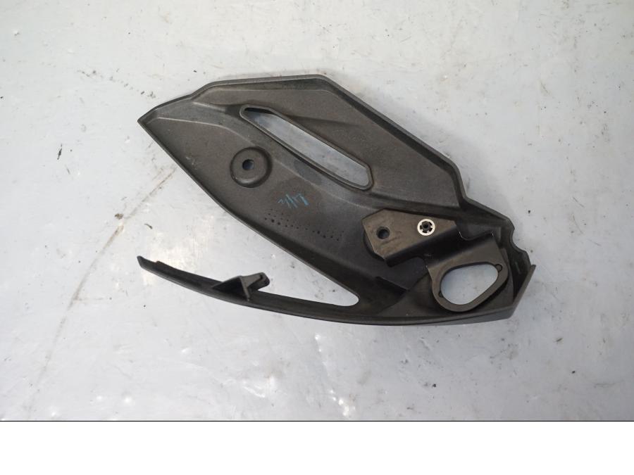 Baksidan på Strålkastarkåpa från en Yamaha XJ 6 -2011 motorcykel.