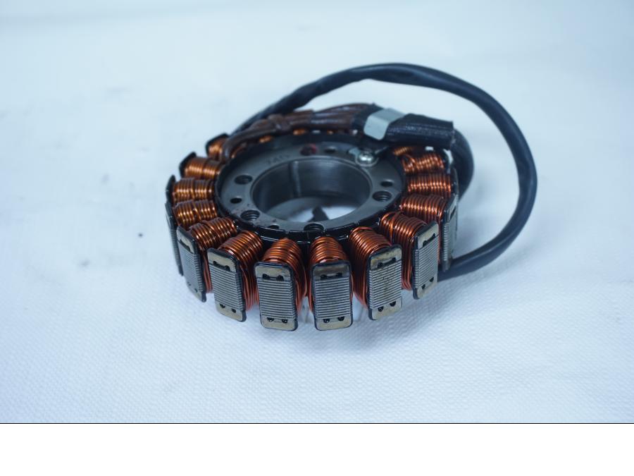 Framsidan på Generator från en Kawasaki Ninja 650 -2018 motorcykel.