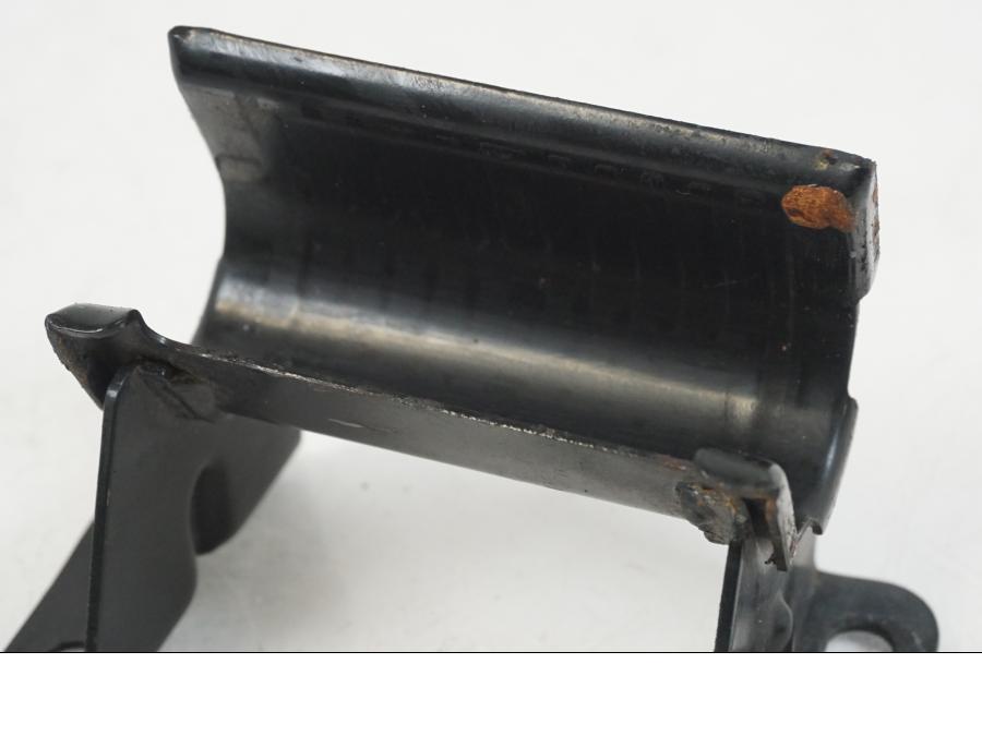 Extrabild1 på Bensintankfäste från en Suzuki VS 1400 -1999 motorcykel.