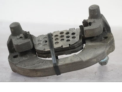 Snett uppifrån på Bromsoksfäste från en Honda SH 300 A -2011 scooter.