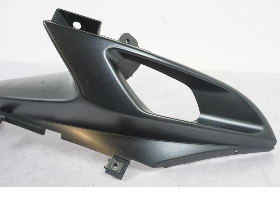 Baksidan på Luftintag från en Suzuki GSX-R 750 -2006 motorcykel.