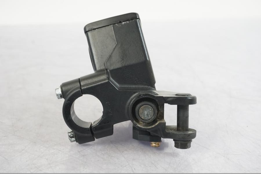 Snett uppifrån på Bromshuvudcylinder från en Suzuki GSX 1300 RX -1999 motorcykel.