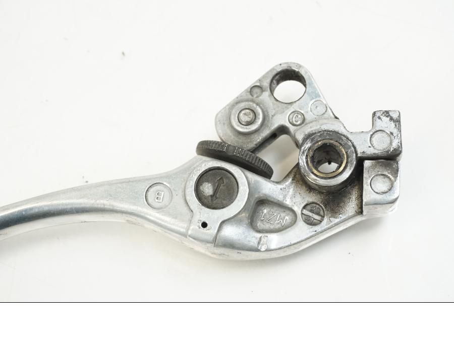 Snett nerifrån på Kopplingsgrepp från en Honda VFR 800 -2003 motorcykel.