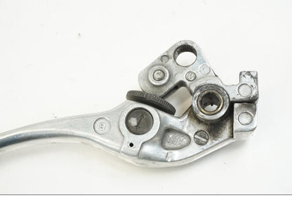 Snett nerifrån på Kopplingsgrepp från en Honda VFR 800 -2003 motorcykel.