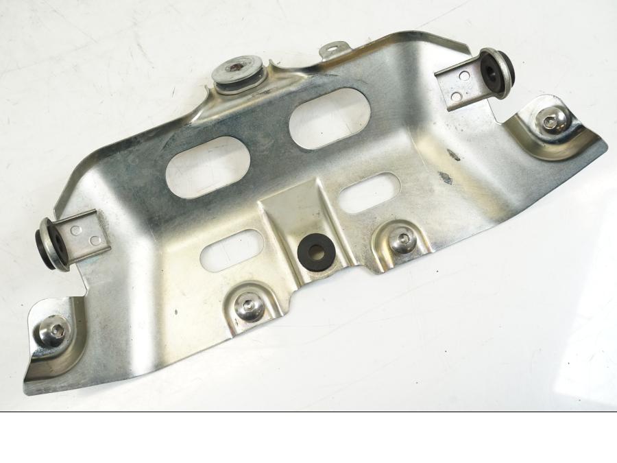 Vänster sida på Bensintankfäste från en Suzuki GSX-R 750 -2008 motorcykel.