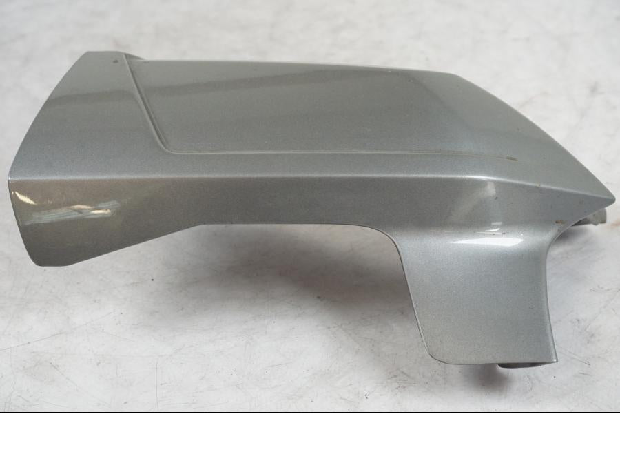 Höger sida på Toppkåpa från en Triumph Tiger Explorer -2013 motorcykel.