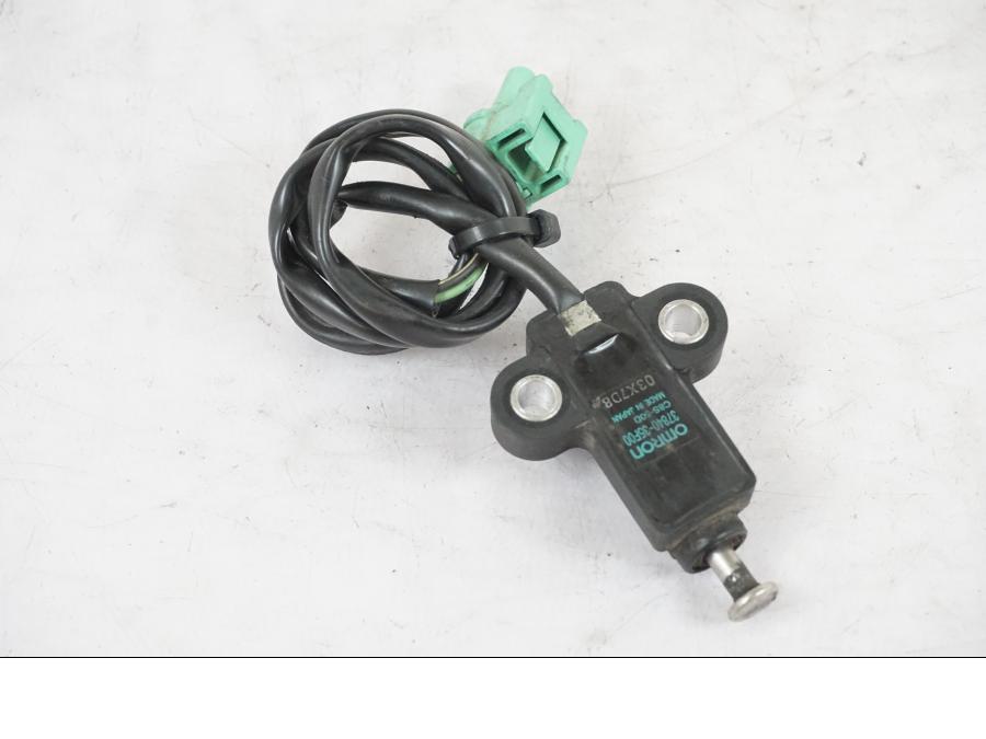 Framsidan på Sidostödsbrytare från en Suzuki GSX-S 1000 -2017 motorcykel.