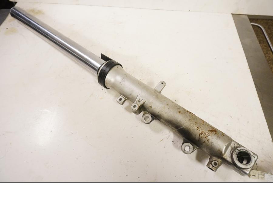 Framsidan på Gaffelben från en Yamaha YZF R6 -2001 motorcykel.