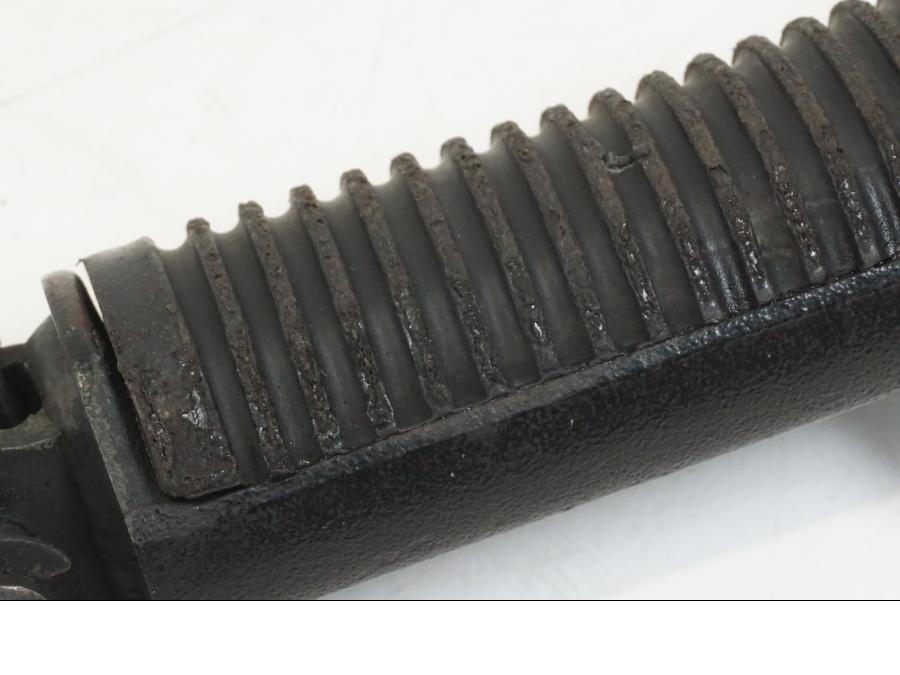 Baksidan på Fotpinne från en Kawasaki VN 800 -2000 motorcykel.