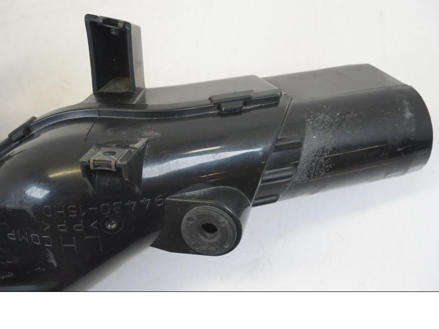 Vänster sida på Luftintag från en Suzuki GSX 1300 R -2017 motorcykel.