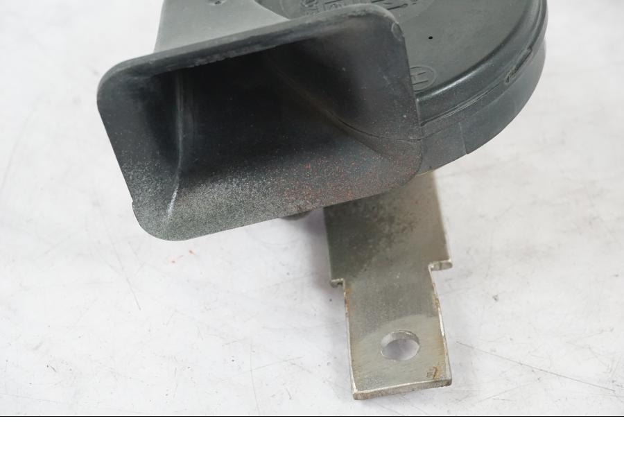 Baksidan på Signalhorn / Tuta från en BMW K 1100 LT -1999 motorcykel.