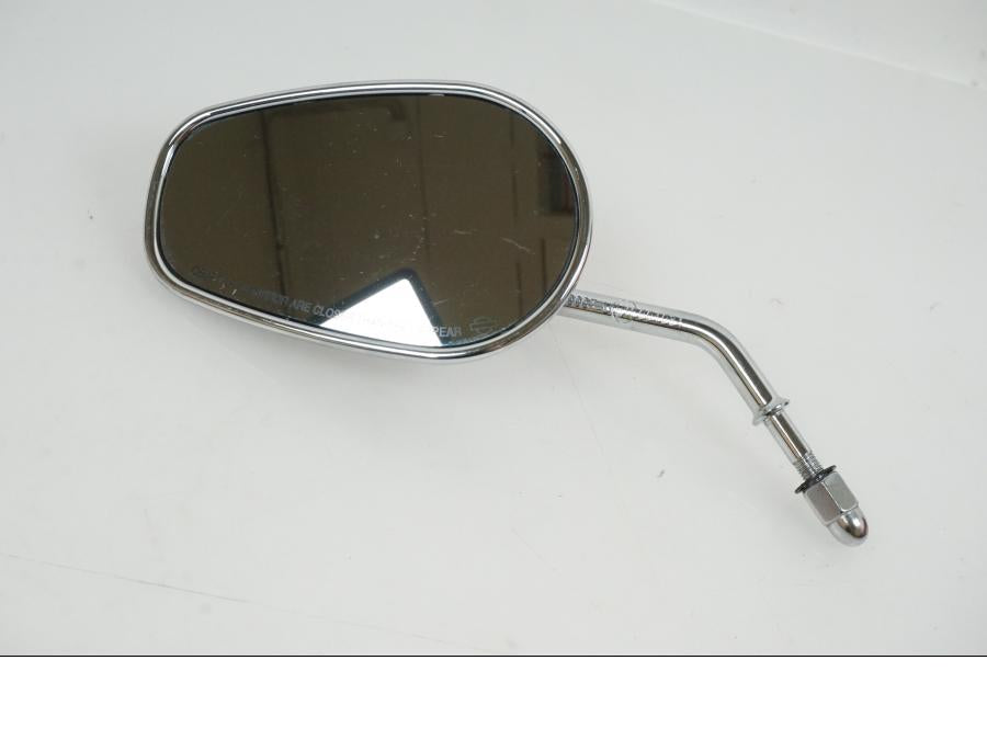 Framsidan på Backspegel från en H-D FXDB -2016 motorcykel.