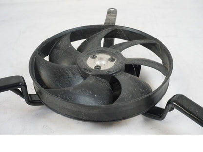 Vänster sida på Vattenkylfläkt från en Suzuki VZR 1800 -2009 motorcykel.