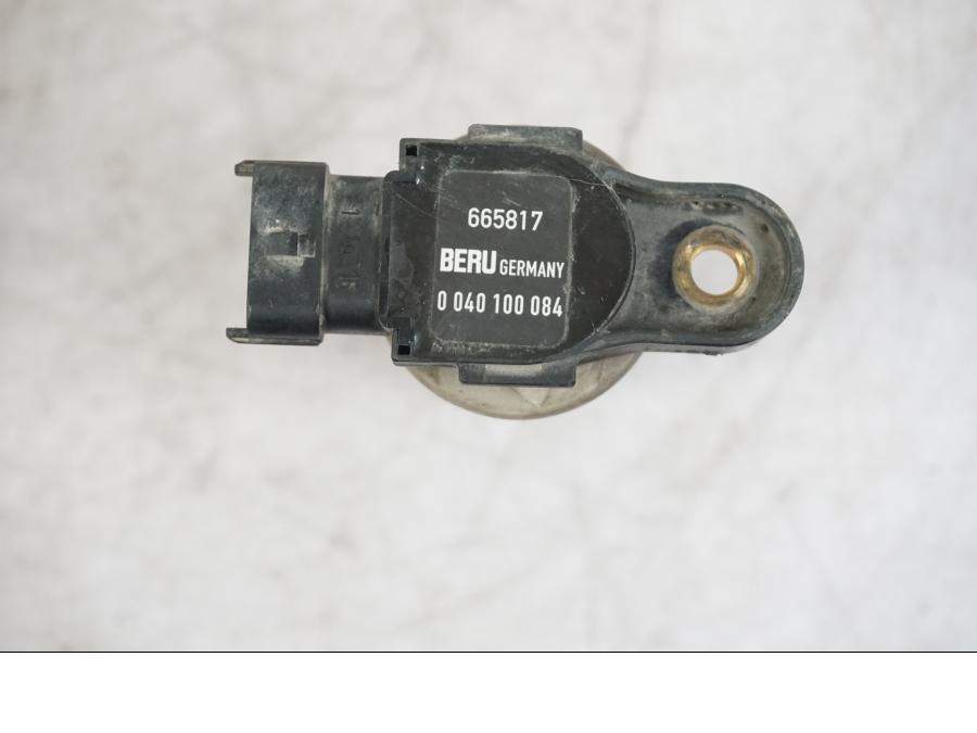 Baksidan på Tändspole från en Buell 1125 R -2008 motorcykel.