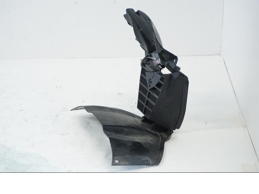 Snett uppifrån på Toppkåpsinsida från en Yamaha YZF R6 -2006 motorcykel.