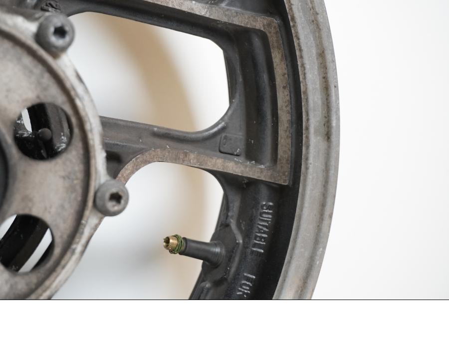 Extrabild4 på Fälg från en Yamaha FJ 1200 -1986 motorcykel.