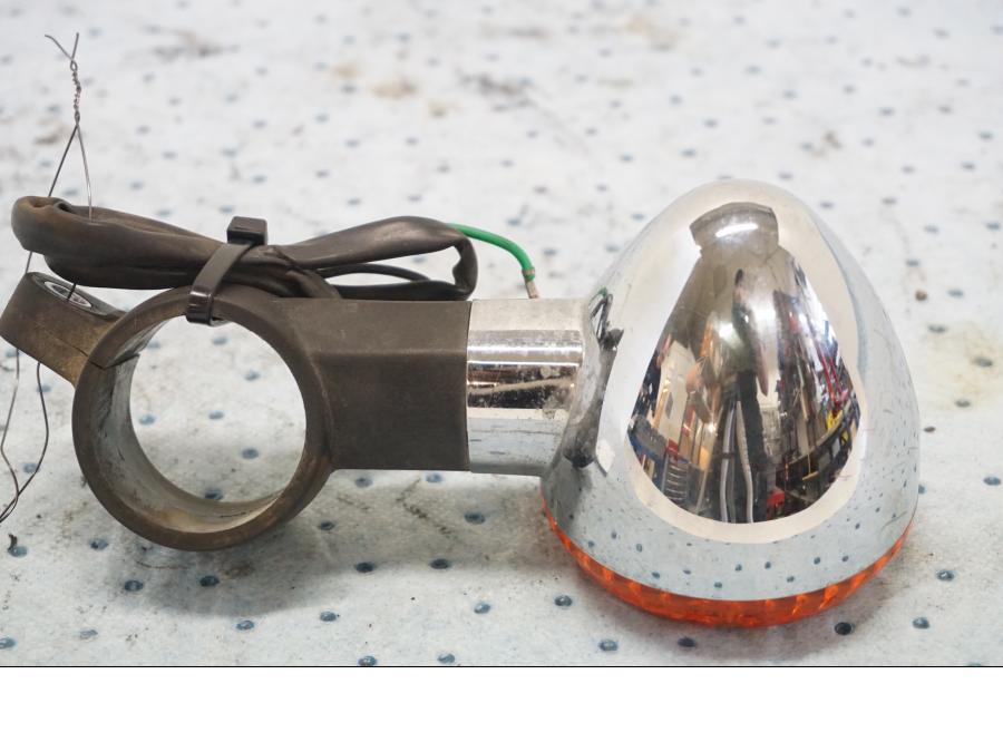 Baksidan på Blinkers från en Kawasaki EN 500 -1999 motorcykel.