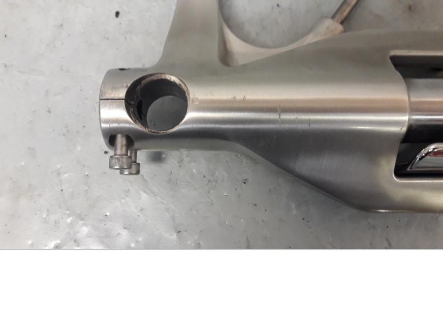 Baksidan på Gaffelben från en Suzuki VZ 1600 -2005 motorcykel.