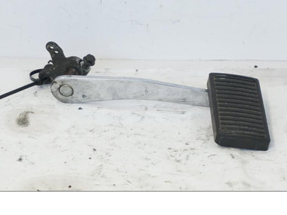 Snett nerifrån på Bromspedal från en Kawasaki VN 1500 -1996 motorcykel.