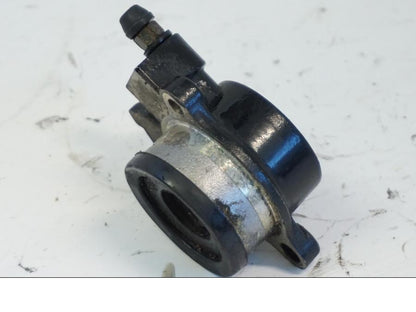 Snett uppifrån på Kopplingslavcylinder från en Yamaha YZF 1000 R -1997 motorcykel.