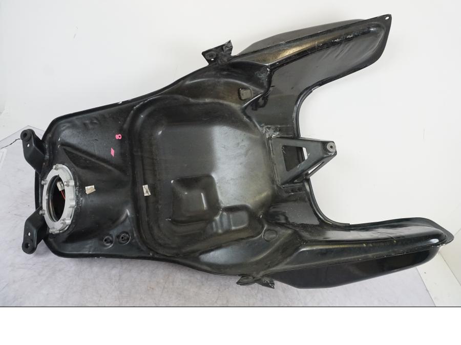 Extrabild3 på Bensintank från en Triumph Tiger -2009 motorcykel.