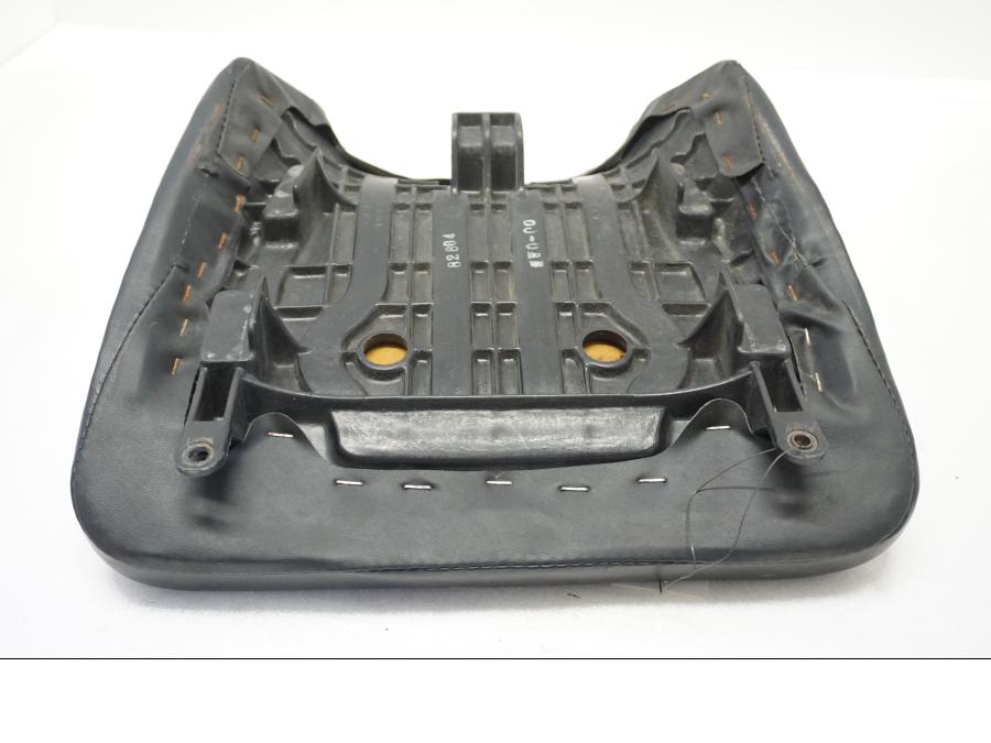 Vänster sida på Sadel från en Honda CBR 900 RR -1998 motorcykel.