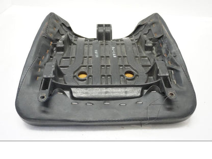 Vänster sida på Sadel från en Honda CBR 900 RR -1998 motorcykel.