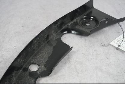 Snett nerifrån på Bakskärmstag från en H-D Touring Street Glide FLHX -2009 motorcykel.