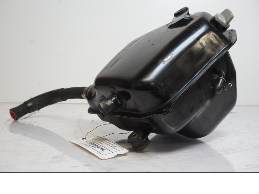 Baksidan på Oljetank från en Yamaha XTZ 750 -1989 motorcykel.