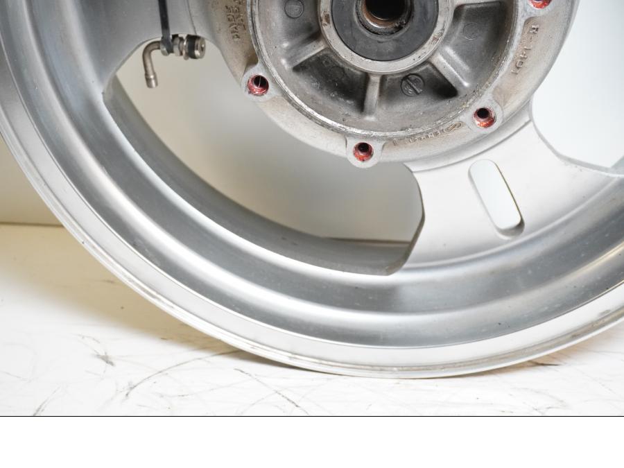 Extrabild5 på Fälg från en Kawasaki VN 1600 Mean Streak -2004 motorcykel.