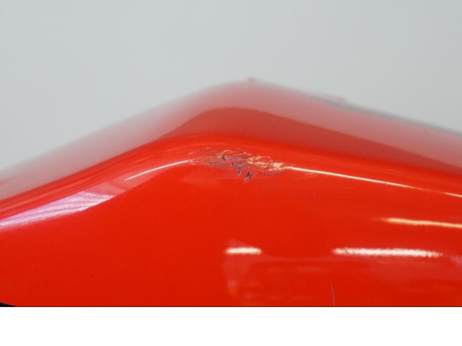 Snett uppifrån på Bakvinge från en Suzuki GSX-R 1000 -2007 motorcykel.