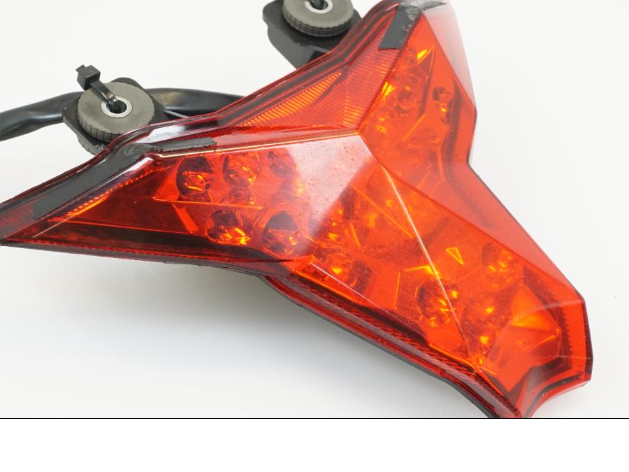 Vänster sida på Baklampa från en Kawasaki Z 1000 -2014 motorcykel.