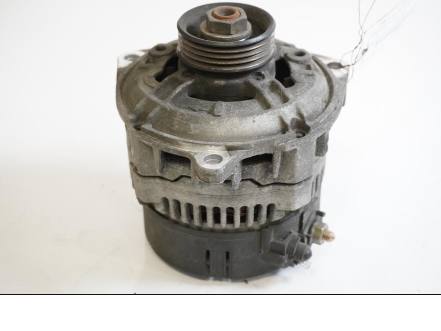 Framsidan på Generator från en BMW R 1100 RT -2000 motorcykel.