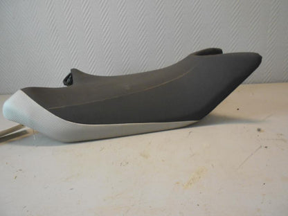 Baksidan på Sadel från en Honda NC 750 S -2017 motorcykel.