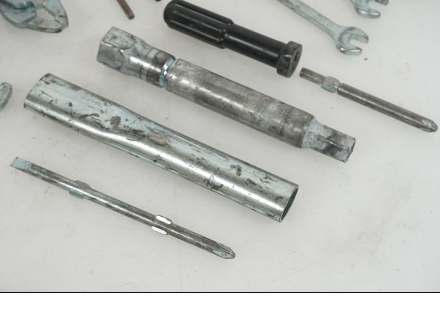 Vänster sida på Verktyg från en Yamaha XJ 900 S -1997 motorcykel.