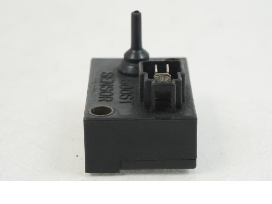 Snett nerifrån på Boostsensor från en Yamaha XV 1100 -1993 motorcykel.