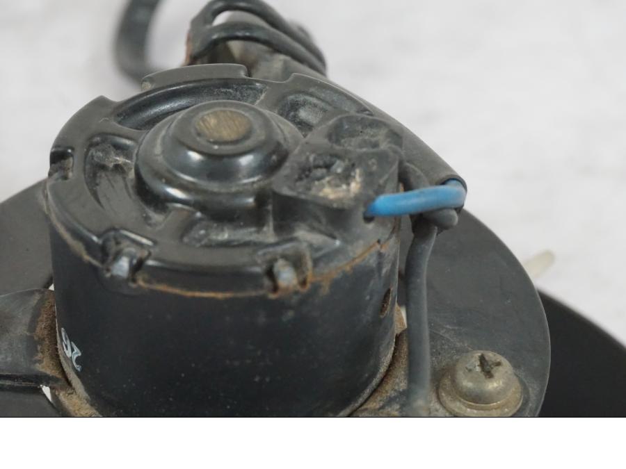 Snett uppifrån på Vattenkylfläkt från en Kawasaki KL 650A -1987 motorcykel.