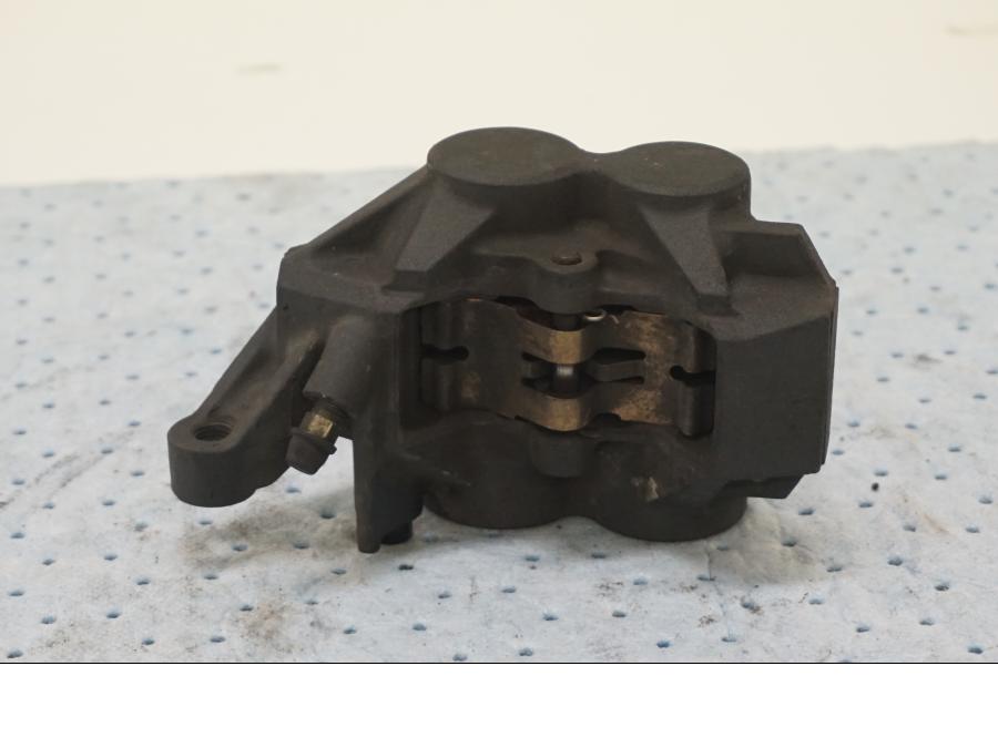 Höger sida på Bromsok från en Yamaha YZF 1000 R1 -2003 motorcykel.