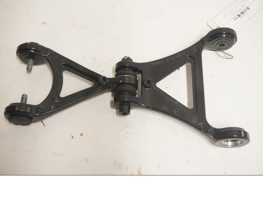 Framsidan på Länkage från en BMW K 1200 R -2006 motorcykel.