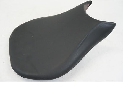 Höger sida på Sadel från en Ducati Streetfighter S -2011 motorcykel.