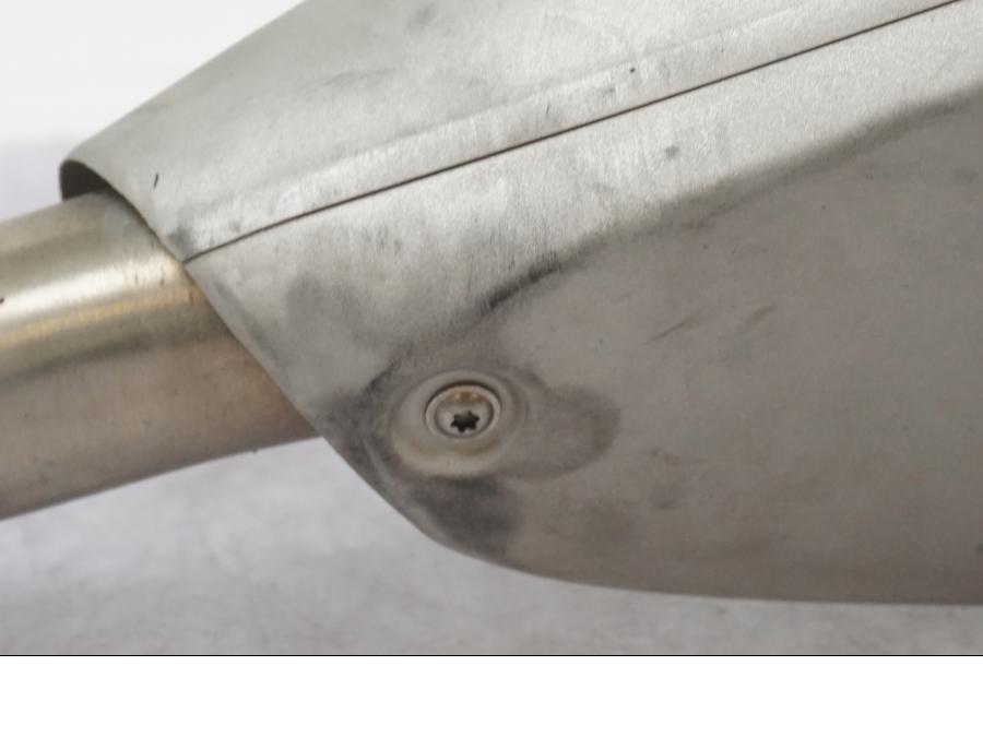 Snett uppifrån på Ljuddämpare från en BMW K 1600 GTL -2015 motorcykel.