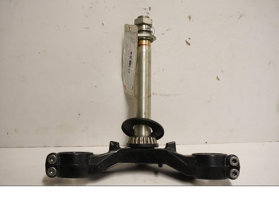 Framsidan på Gaffelkrona från en Triumph Daytona 600 -2003 motorcykel.