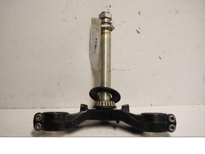 Framsidan på Gaffelkrona från en Triumph Daytona 600 -2003 motorcykel.